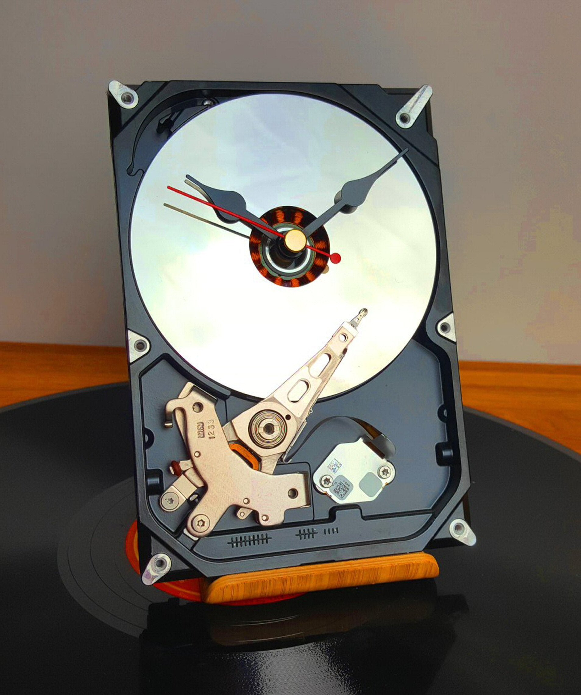 Computer Time Drive Computer Hard Drive Upcycled To Cool Desk Clock